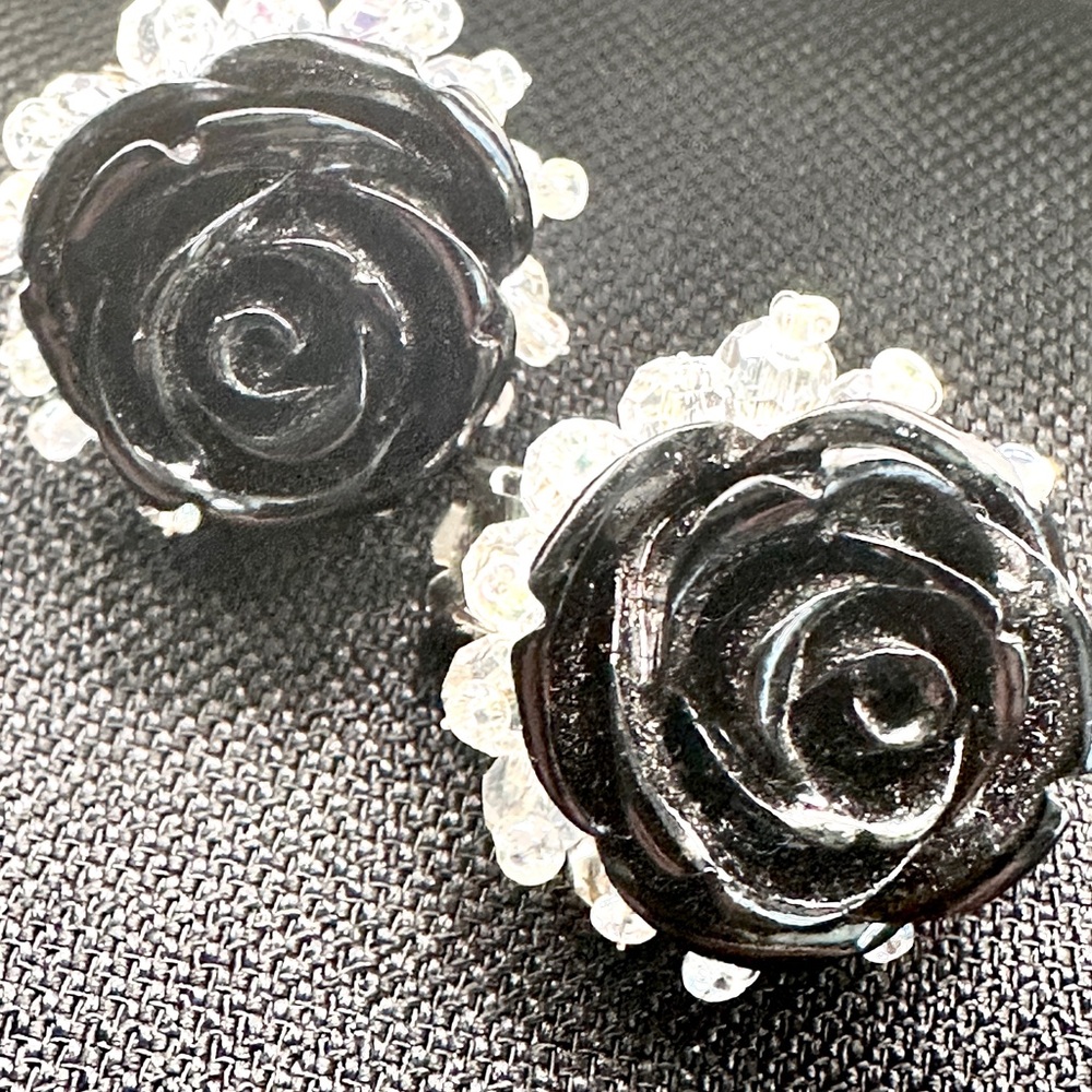 Clip-on Earrings - Picture 3 of 10